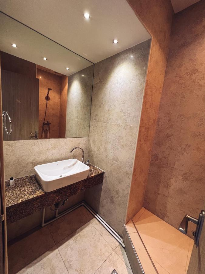 It Hotel Tumanyan Street Yerevan Luaran gambar