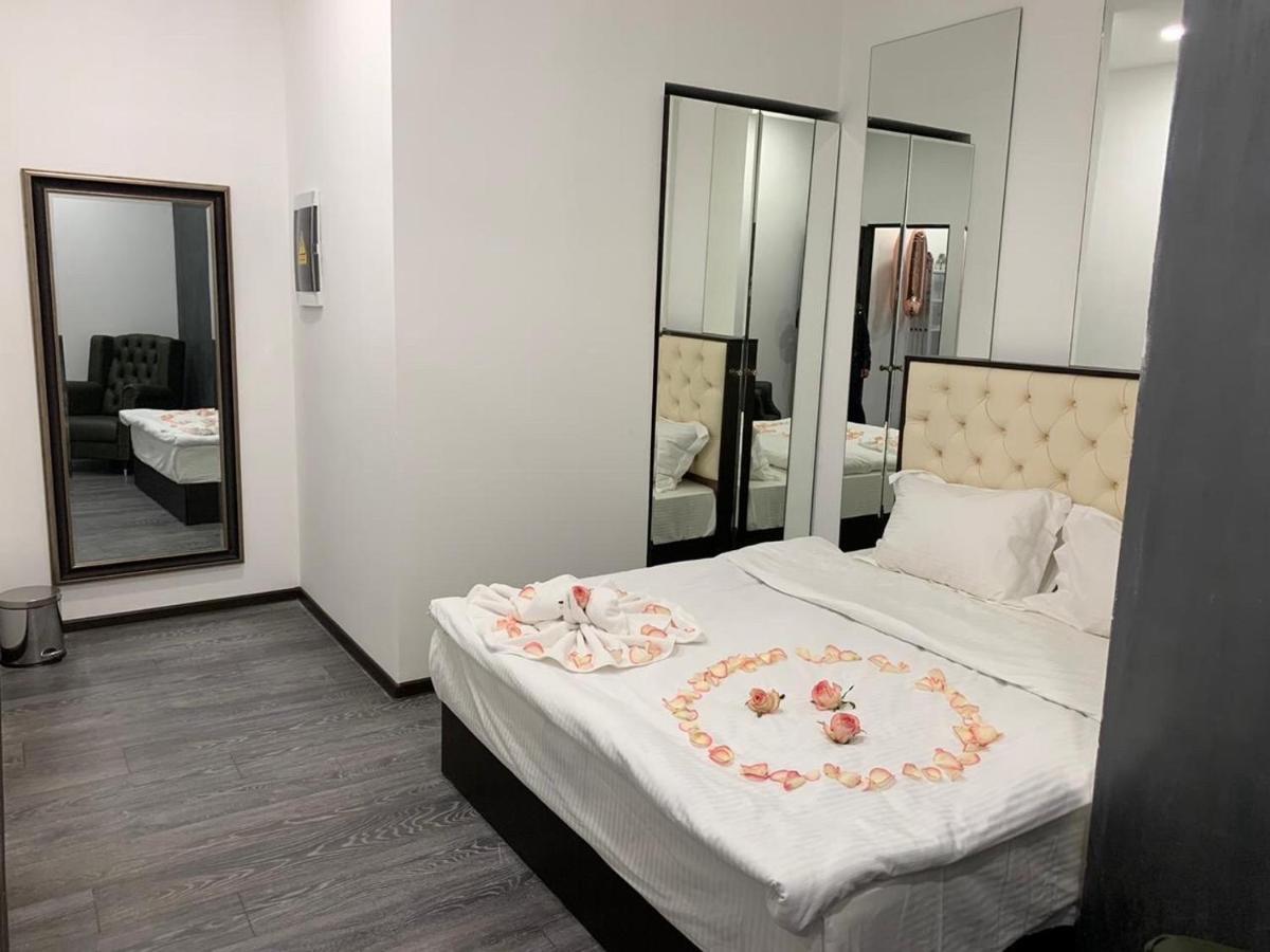 It Hotel Tumanyan Street Yerevan Luaran gambar